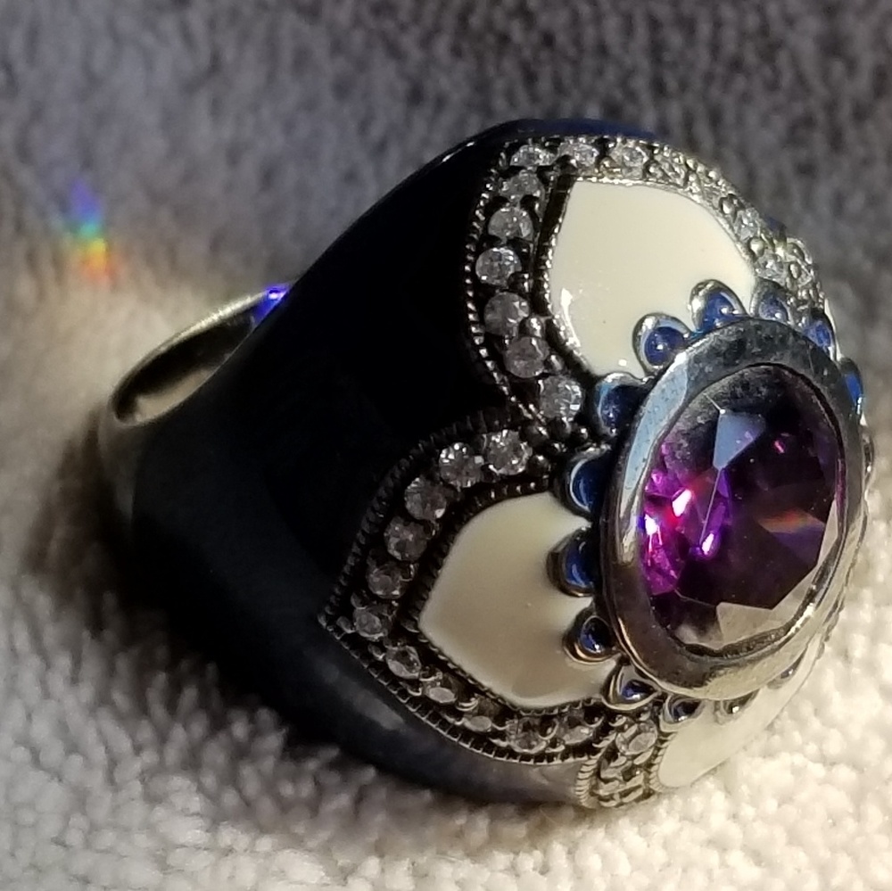 Sparkling, unique vintage enamel ring